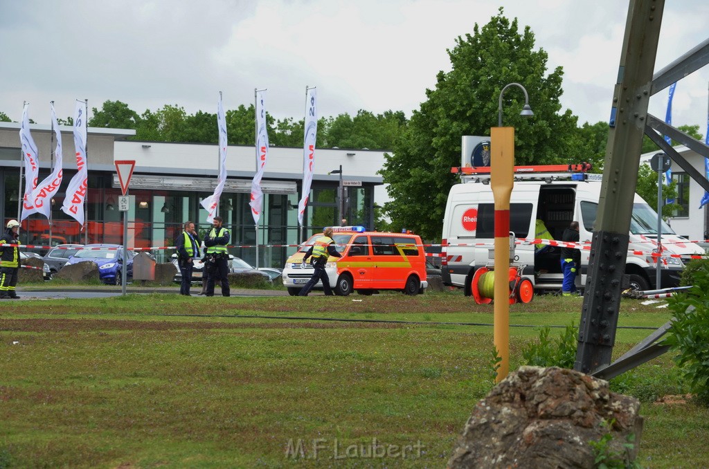 Schwerer Bus Unfall Koeln Porz Gremberghoven Neuenhofstr P124.JPG - Miklos Laubert